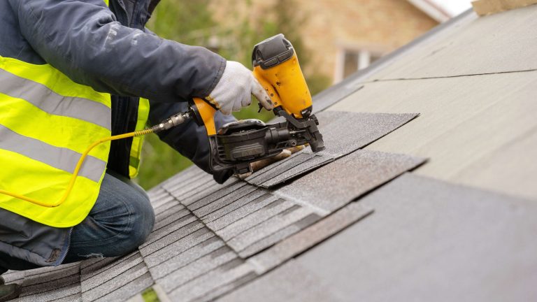 Simple guide helping homeowners understand roof lifespan and maintenance expectations